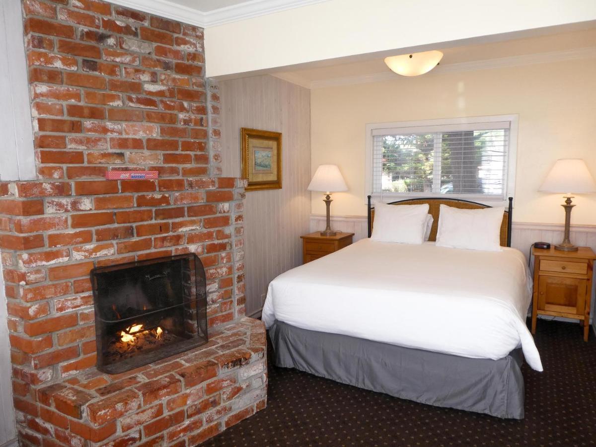 Carmel Fireplace Inn Buitenkant foto